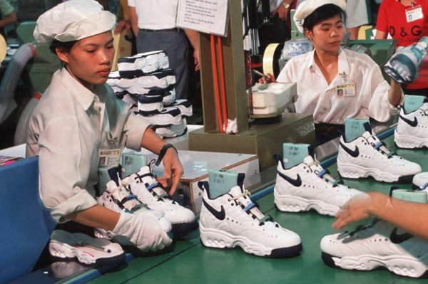 配资公司排名前十 从“赶超中国”到一夜崩塌，越南订单逃离工厂停工，原因令人唏嘘